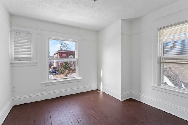 Building Photo - Historic Charm Meets Modern Living – Spacious 6-Bedroom in Prime KC Location! $3900.00