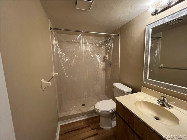 Building Photo - 790 E Gilchrist Ct