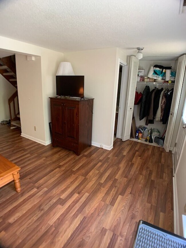 Building Photo - STERLNGWRTH4210