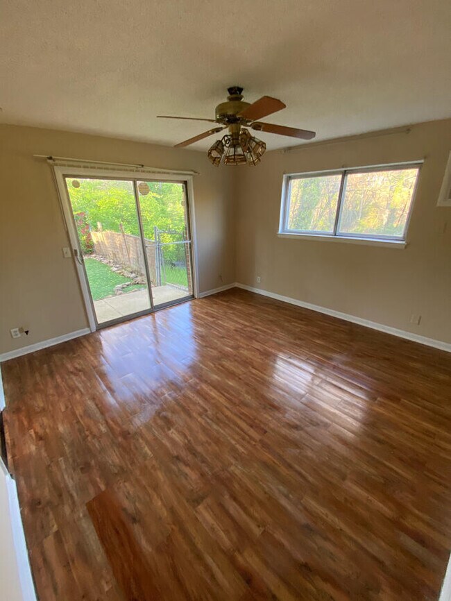 Building Photo - North Shore Area 2 Bedroom Duplex