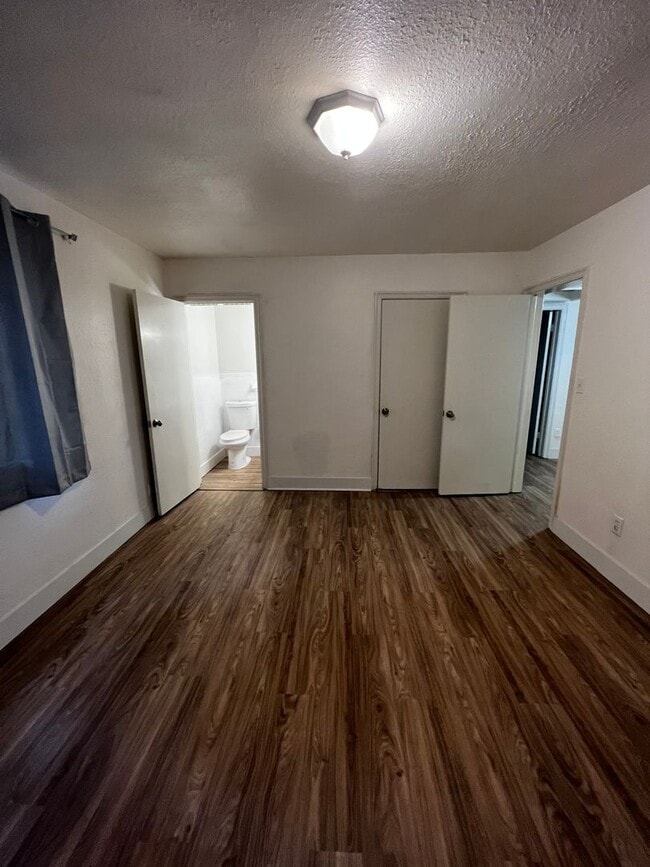 Building Photo - Beautiful Remodeled 3Bed/2Bath perfect for...