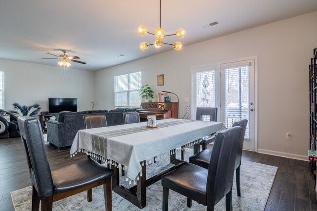 Building Photo - Like New Home in Grovetown