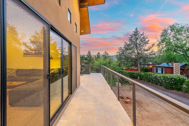 Building Photo - 30 Moondance Ln