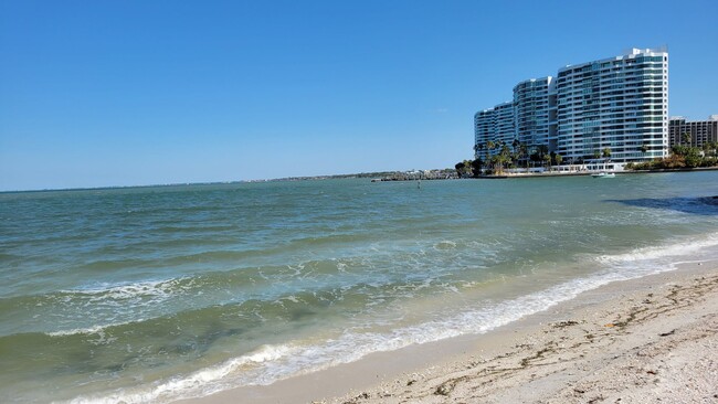 Building Photo - Annual turnkey furnished renovated 2/2 con...