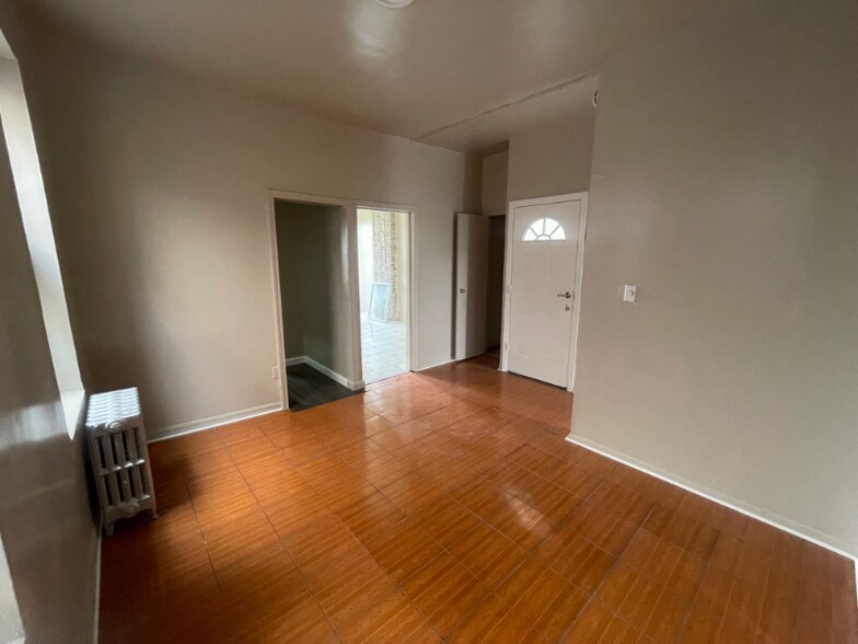 Building Photo - 636 Sheffield Ave