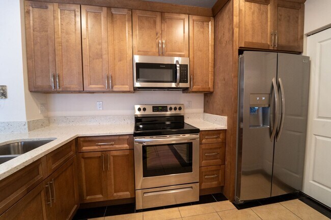 Building Photo - 3/2 Apartment with Garage