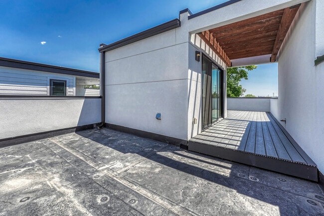 Building Photo - 1231 Newton St