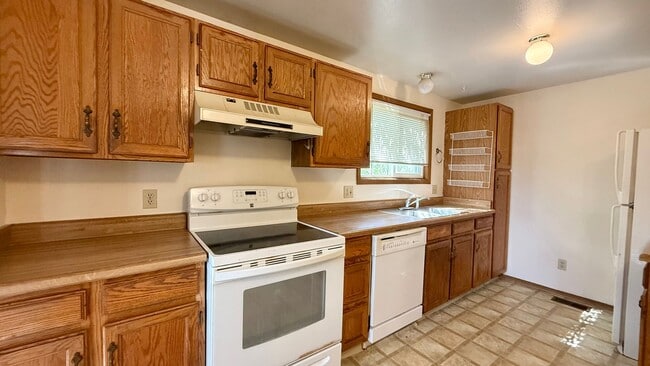 Building Photo - Move in Ready home on Piros