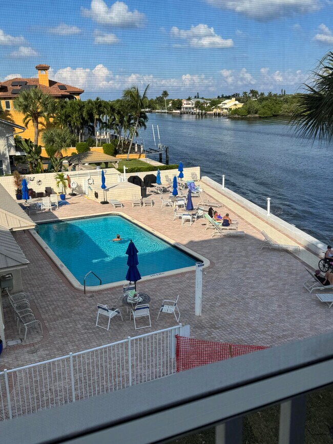 Building Photo - 650 Snug Harbor Dr