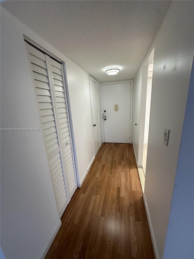 Building Photo - 8107 SW 72nd Ave