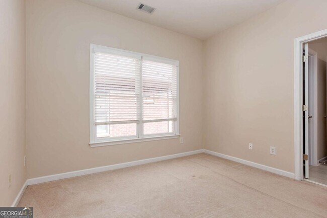 Building Photo - 3206 Windsor Lake Dr NE