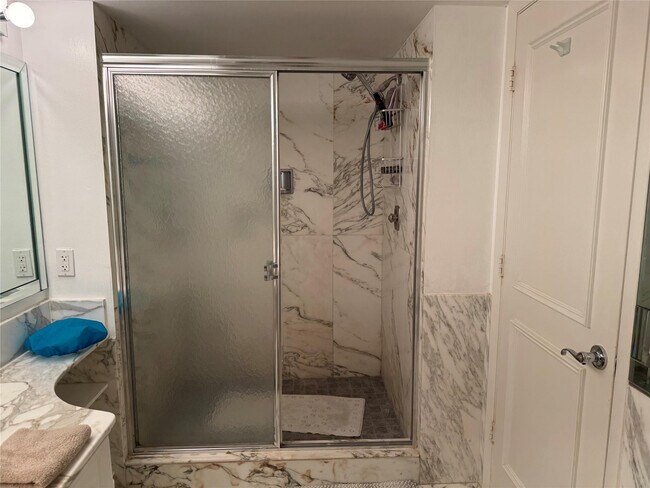 Building Photo - 4900 N Ocean Blvd