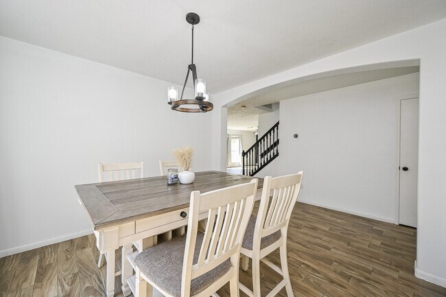 Building Photo - 2534 Halstead Dr