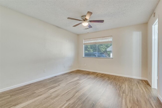 Building Photo - 206 W William Cannon Dr