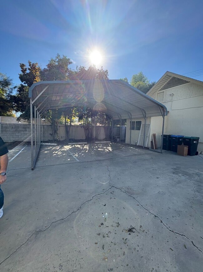 Building Photo - FOR RENT!! AVAILABLE 12/20/2025