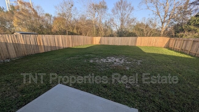 Building Photo - 411 Sandall St