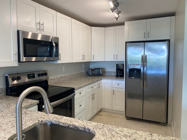 Building Photo - 13 Royal Palm Way