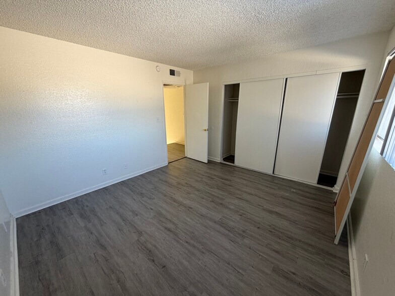 Building Photo - 43711 Challenger Way