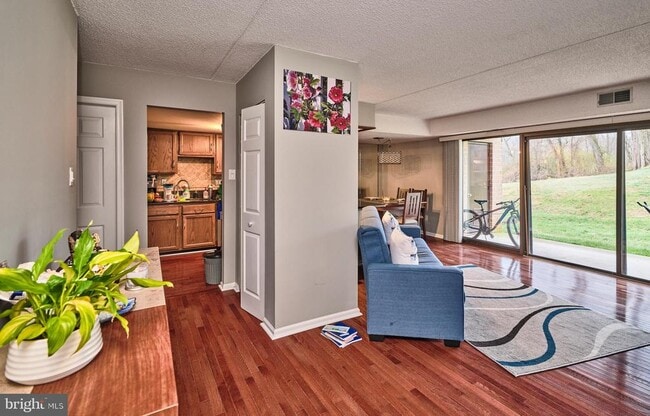 Building Photo - 61 Hermitage Dr