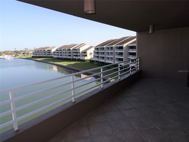 Building Photo - 2775 Kipps Colony Dr S