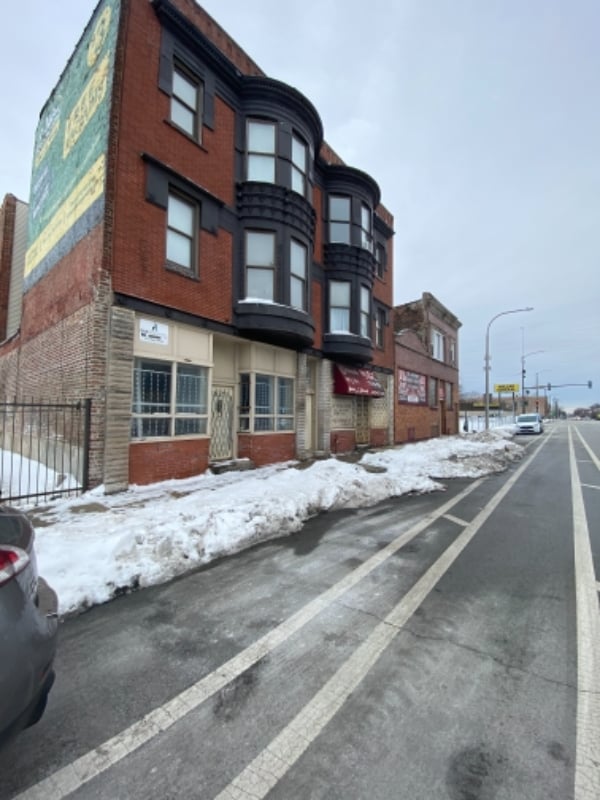 Building Photo - 615 E Pershing Rd