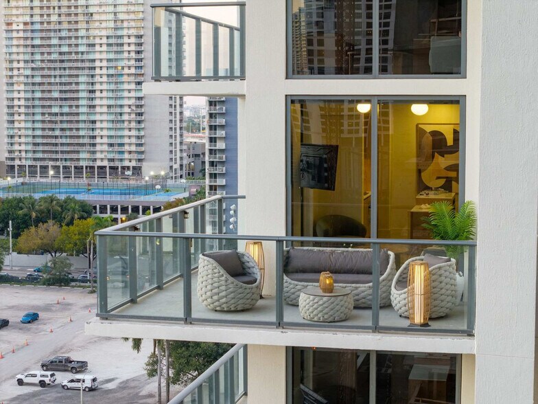 Building Photo - 11 NE 6th St