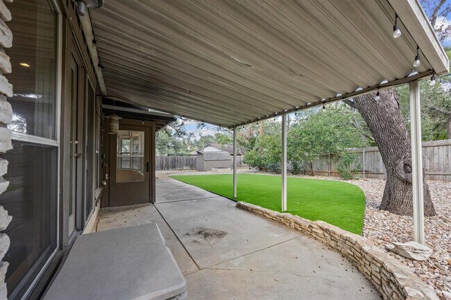 Building Photo - 7103 Mesa Dr