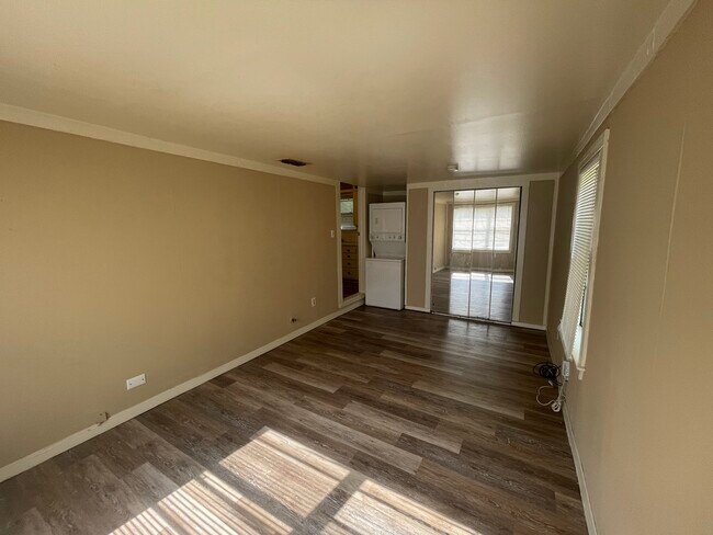 Building Photo - 2425 Bolivar St