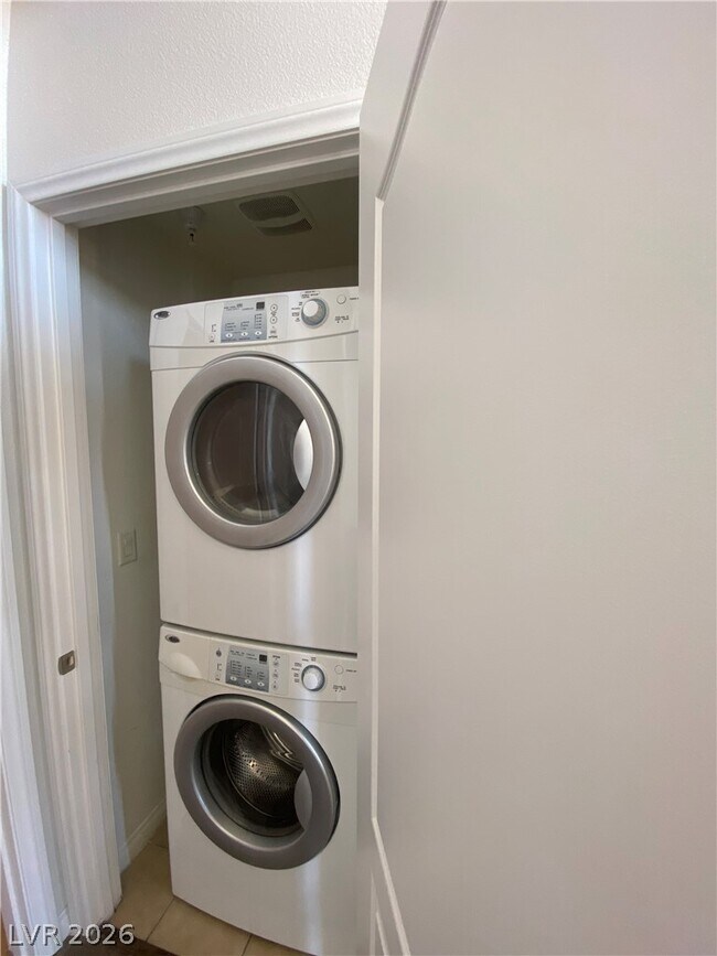 Building Photo - 20 E Serene Ave