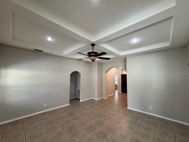 Building Photo - 705 Puig Dr