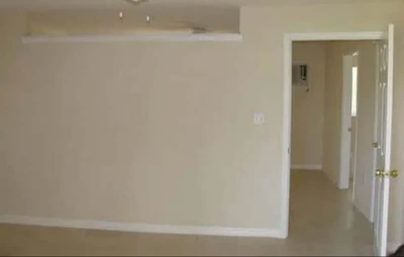 Building Photo - 229 W Lancaster Rd