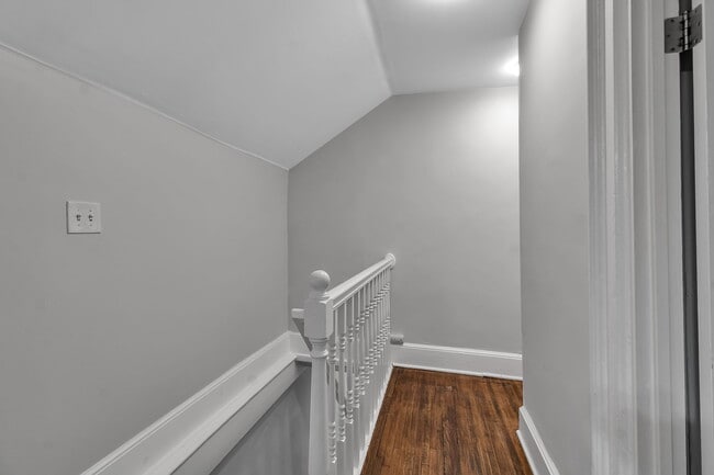 Building Photo - 105 Mariner St