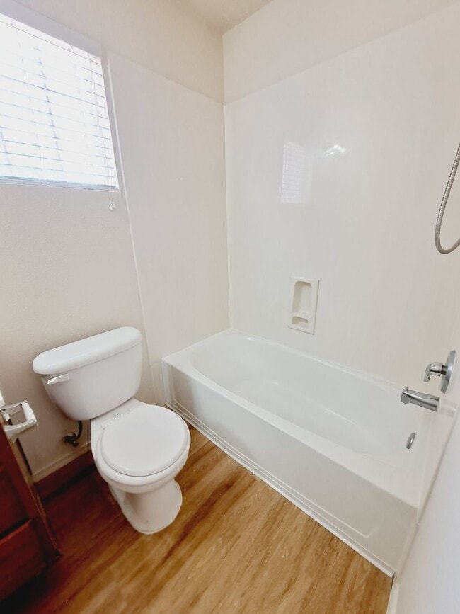 Building Photo - 4 bed home available in Huning Ranch!
