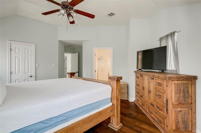 Building Photo - 1802 Village Oak Ct