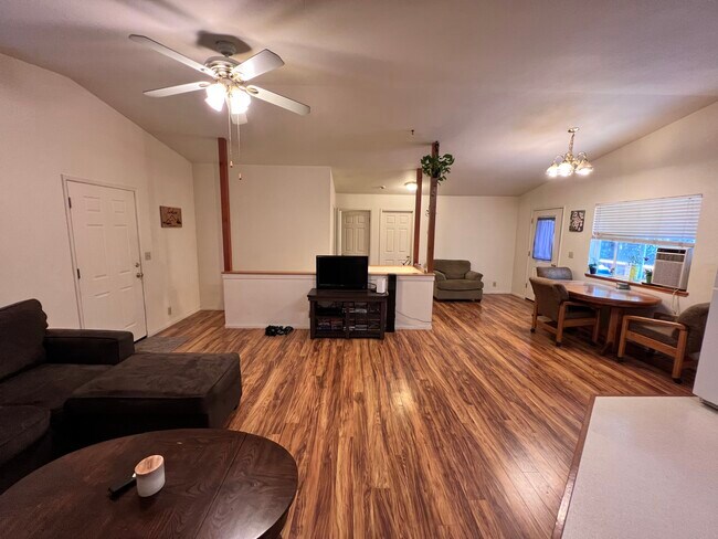 Building Photo - 21896 Fallview Dr