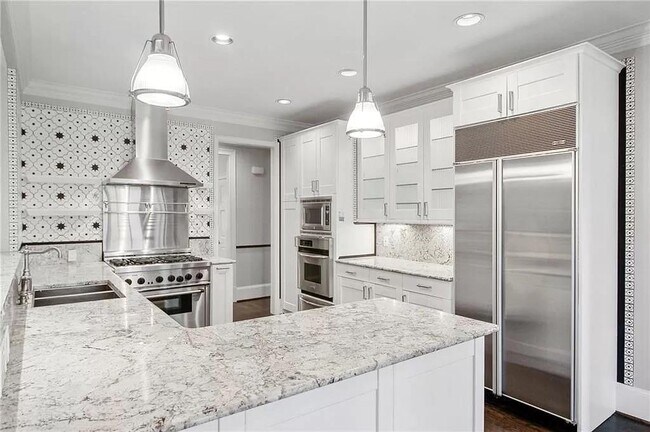 Building Photo - 460 Ivy Park Ln NE