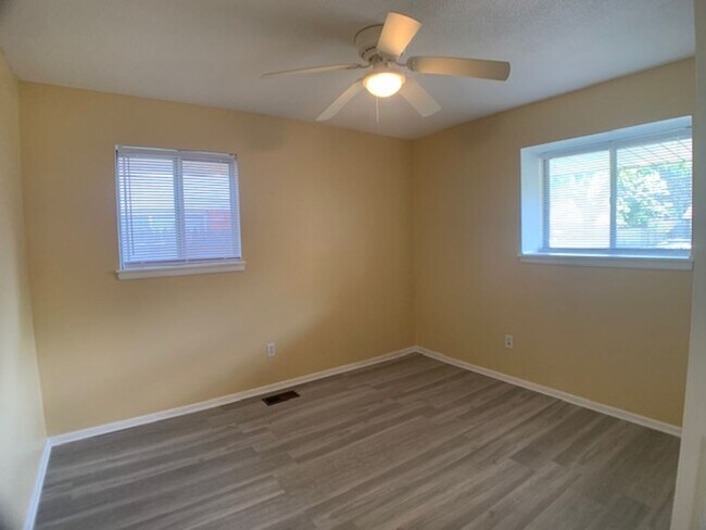 Building Photo - 3 Bedroom Northwest OKC!
