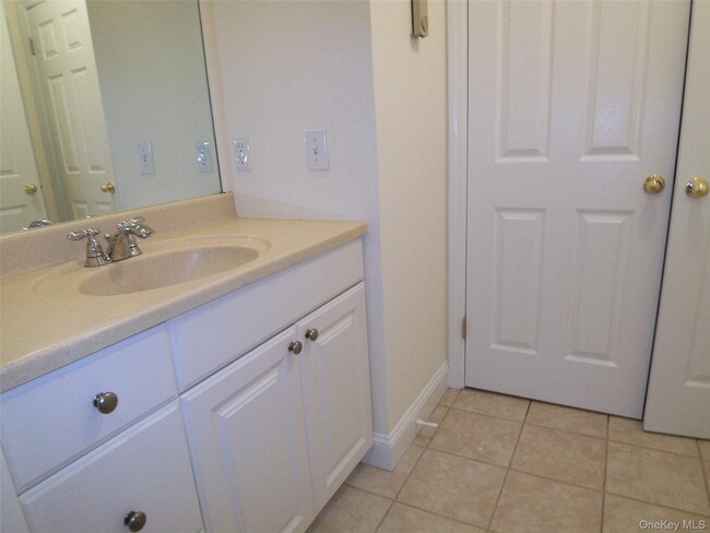 Building Photo - 180 Heritage