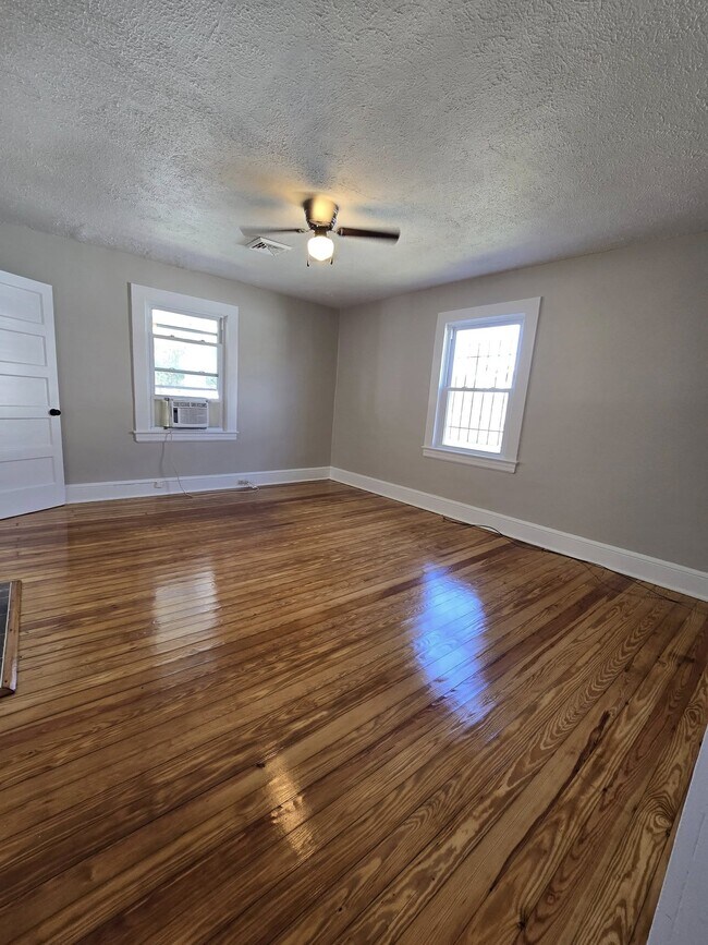 Building Photo - 880 Franklin Turnpike