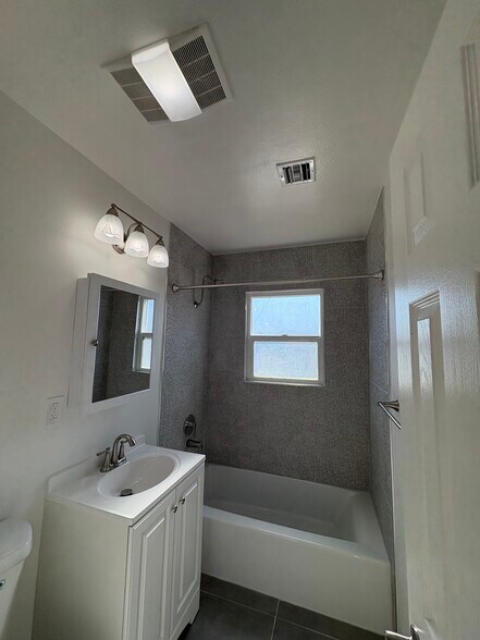 Building Photo - 4014 Paula St