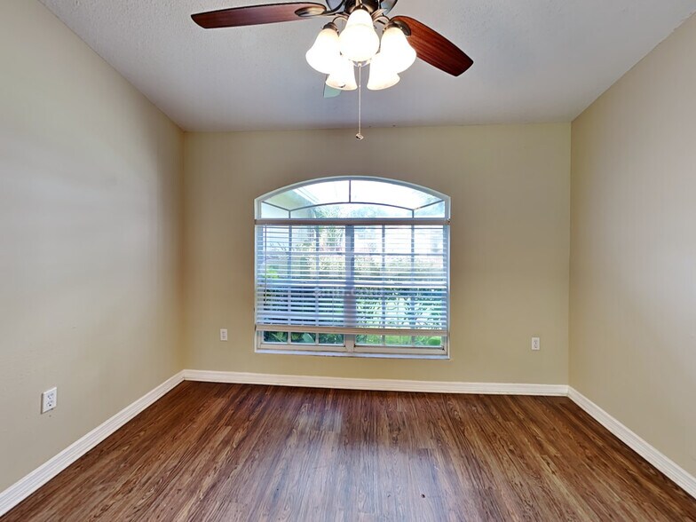 Building Photo - 837 Bryson Loop
