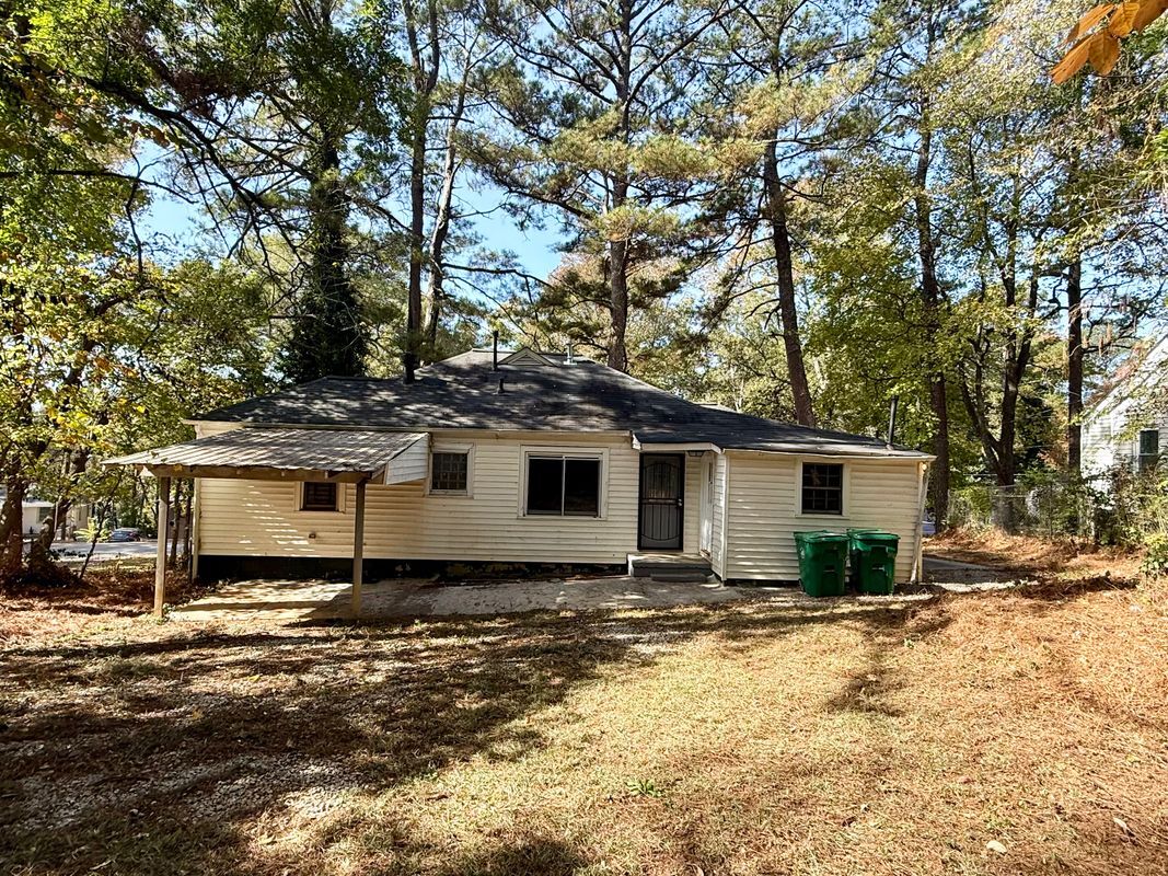 Building Photo - 1910 Wildwood Dr