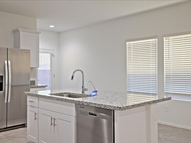 Building Photo - 3 Bedroom, 2 Bathroom