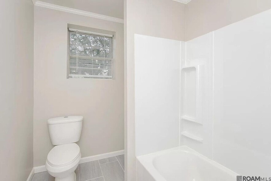 Building Photo - 1725 April St