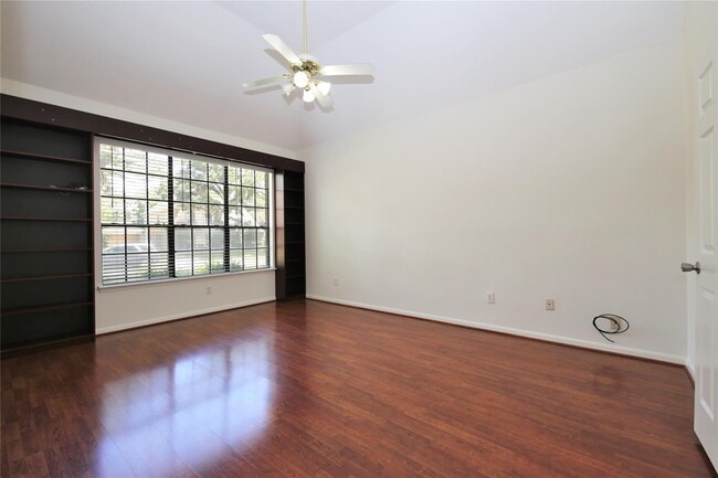 Building Photo - 10419 Pearl Dr