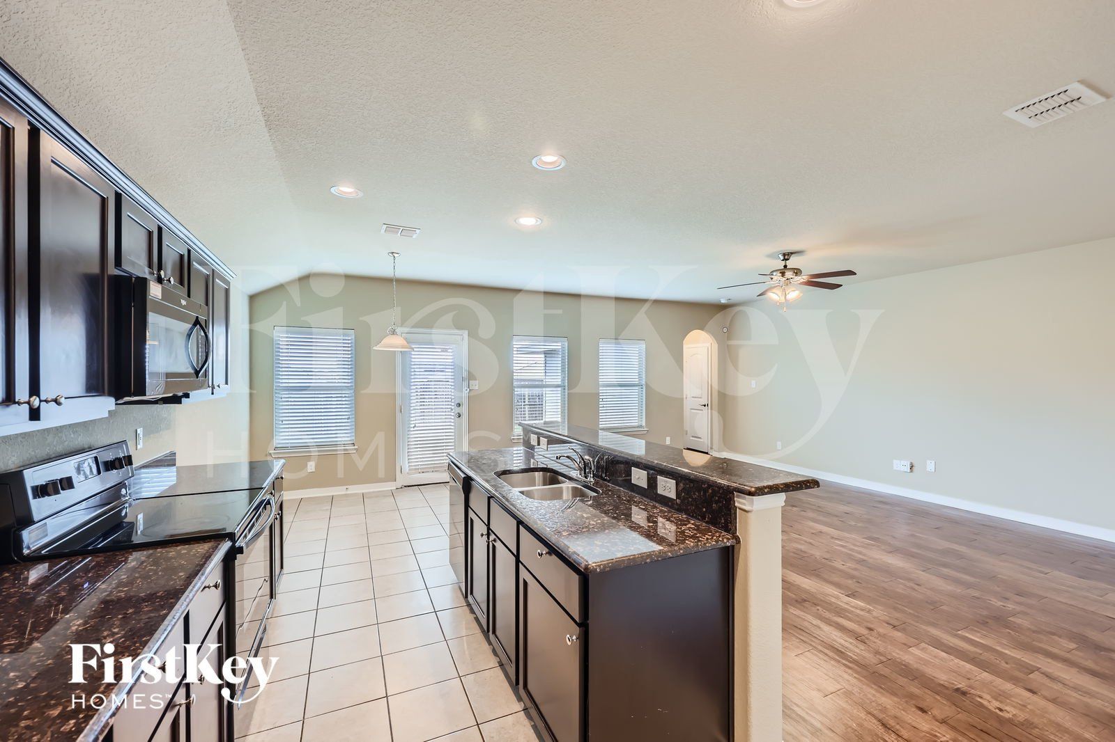 Building Photo - 3613 Cayman Dr