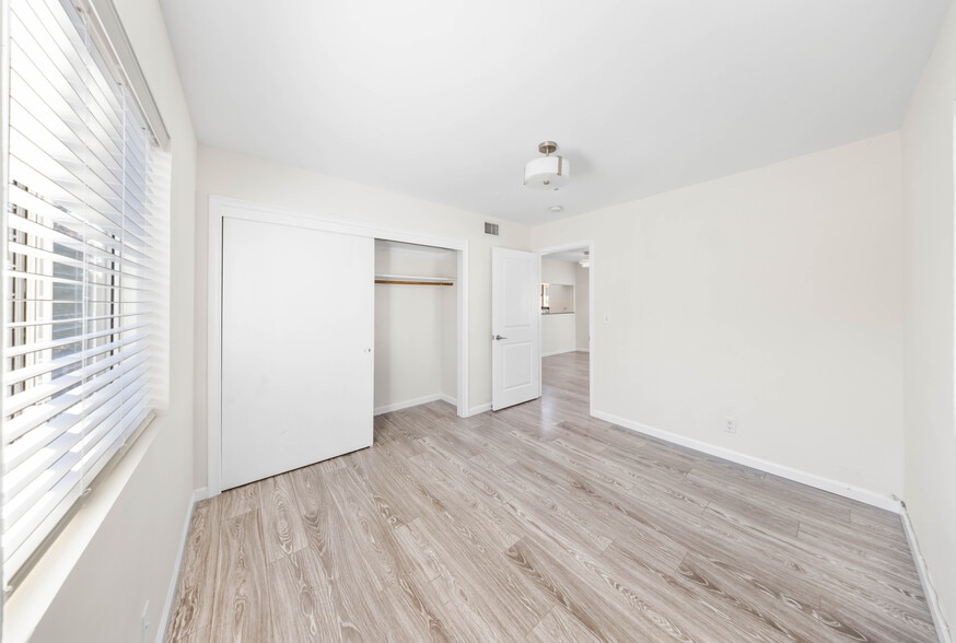 Building Photo - 10225 Fernglen Ave