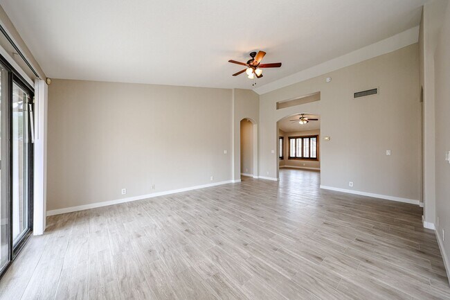 Building Photo - Welcome to this Charming 3 BEDROOM , 2 BAT...