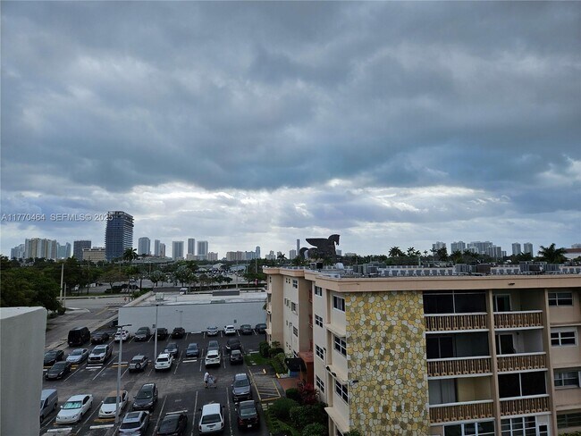 Building Photo - 330 SE 2nd St