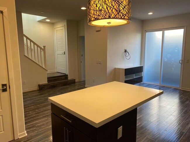 Building Photo - Luxury Townhome in Solaire/Old Creek Ranch...